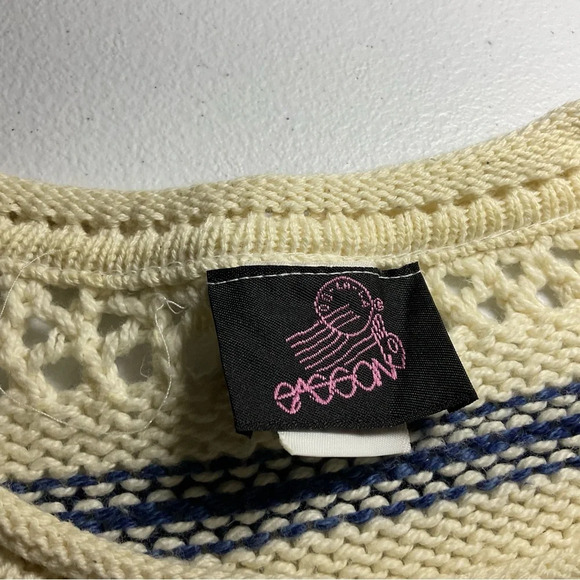 Women’s medium/ small ? Sassoon heart sweater. - Picture 2 of 7